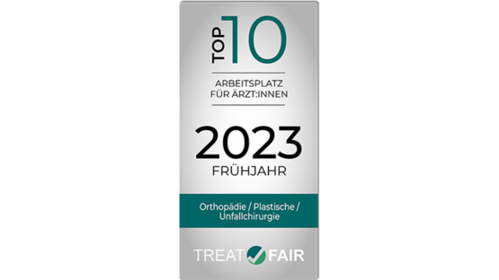Rechteckiges Abzeichen „TOP 10 Arbeitsplatz für Ärzt:innen 2023 Frühjahr Orthopädie Plastische Unfallchirurgie Treatfair“