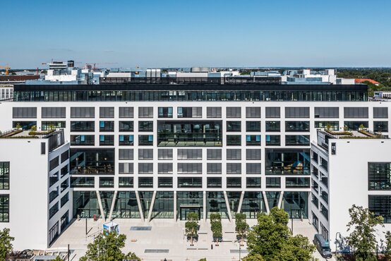 Luftbild der Unternehmenszentrale der Schön Klinik Gruppe in München