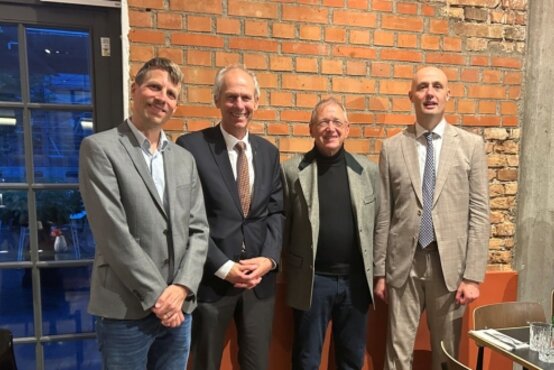 v.l.n.r.: Dr. Eiser, Prof. Dr. Zwißler, Dr. Michalsen, Dr. Huge