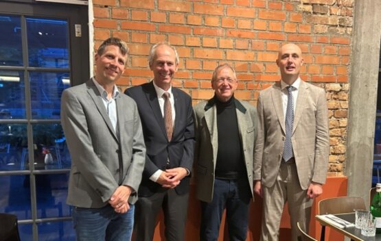v.l.n.r.: Dr. Eiser, Prof. Dr. Zwißler, Dr. Michalsen, Dr. Huge