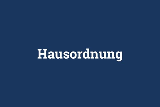 Text: Hausordnung, weiße Schrift auf blauem Hintergrund