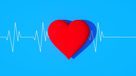 Rotes Herz auf blauem Hintergrund