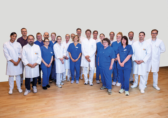 Das Team der Allgemeinen Orthopädie der Schön Klinik Hamburg Eilbek rund um die Chefärzte Dr. David Scheunemann und  Prof. Dr. Oliver Dierk