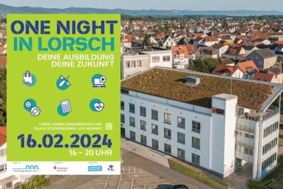 Plakat „One Night in Lorsch – Deine Ausbildung, deine Zukunft“ neben Schön Klinik Lorsch