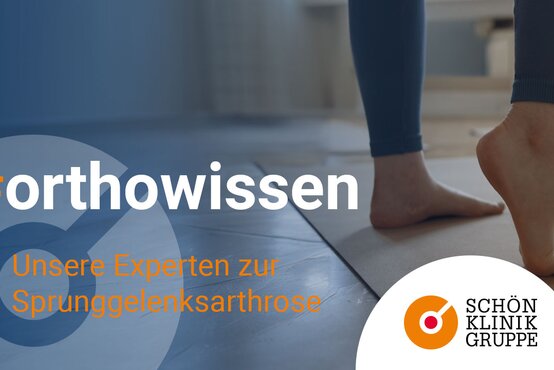 Person macht Barfußübung auf Matte, Fokus auf Sprunggelenk, Text: „#orthowissen Sprunggelenksarthrose“