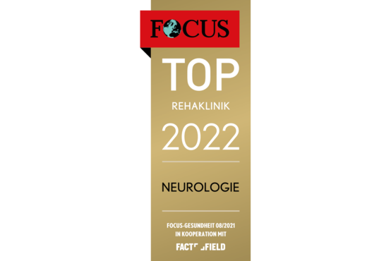 Goldenes FOCUS-Siegel „Top Rehaklinik 2022 Neurologie“ mit rotem Balken und schwarzer Schrift auf weißem Hintergrund