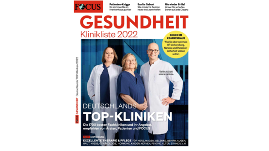 Magazin-Cover FOCUS GESUNDHEIT Klinikliste 2022 mit drei Personen in medizinischer Kleidung und Überschrift „Deutschlands Top-Kliniken“