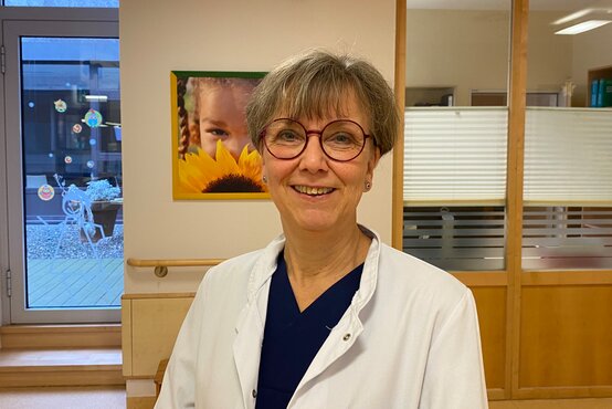Porträt von Frau Dr. Urte Büßen, Chefärztin, Klinik für Kinder- und Jugendmedizin