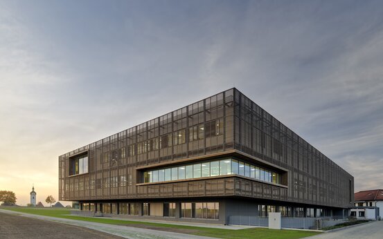 Modernes, neu gebautes OP-Zentrum der Schön Klinik Vogtareuth