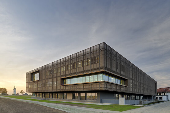 Modernes, neu gebautes OP-Zentrum der Schön Klinik Vogtareuth