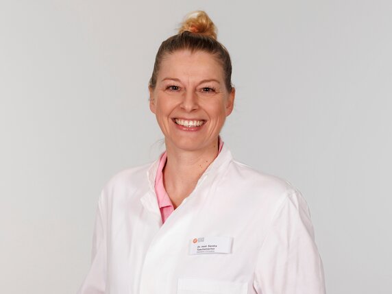 Dr. Sandra Teschemacher