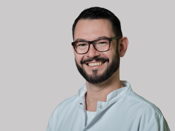 Dr. Jonathan Hartmann