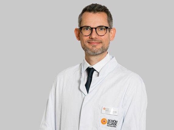 Dr. Nils Dibbern, MHBA