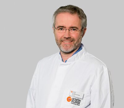 Dr. Manfred Nelles