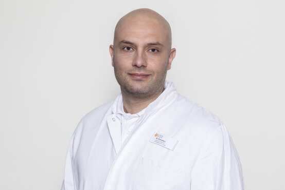 Mohamed Salah Elshafeai, Facharzt für Neurochirurgie in der Schön Klinik Lorsch