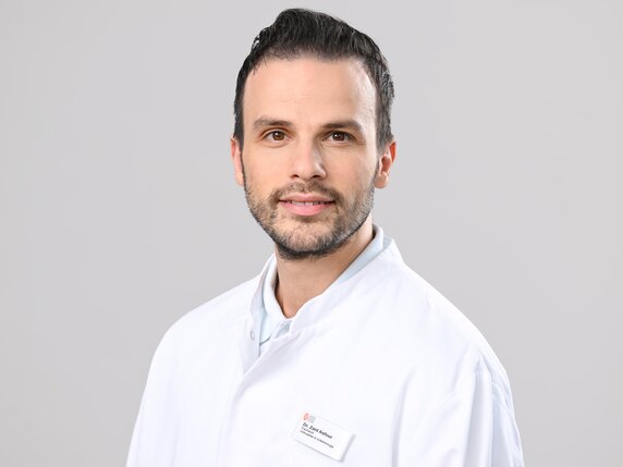 Zaid Asfour (Duktur tibb bashari/Uni Aleppo)