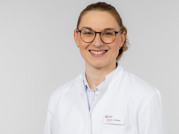 Dr. Julia Mayer