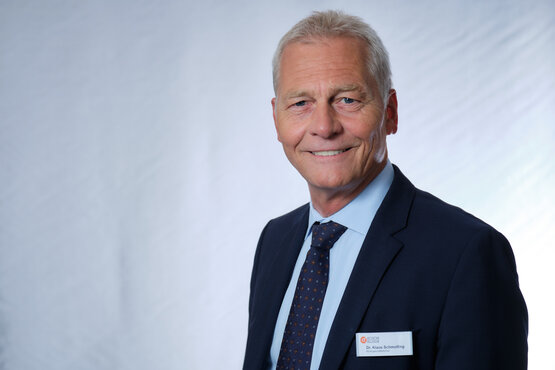 Dr. Klaus Schmolling