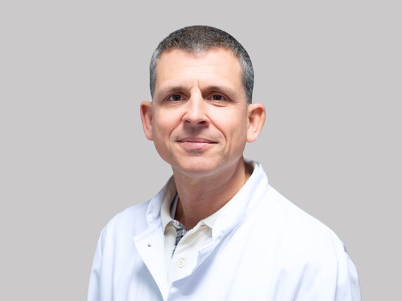 Dr. Tim Büchner