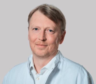 Dr. Henning Schiller