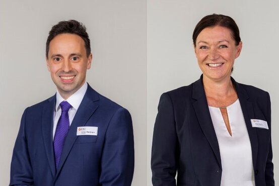 Zweigeteiltes Bild mit zwei Porträts, links ein Mann im Anzug mit lila Krawatte, rechts eine Frau im blauen Blazer mit weißer Bluse