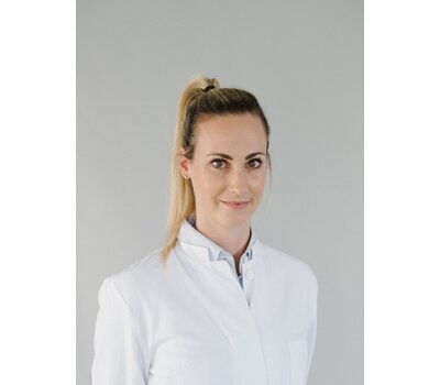 Dr. Nina Fee Knie